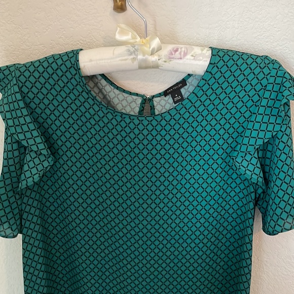 Green and black Ann Taylor flutter sleeve office top - Picture 3 of 3